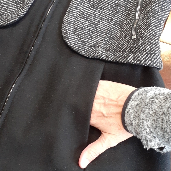 Guess Full Zip Fitted Car Coat Size Medium - Picture 8 of 8